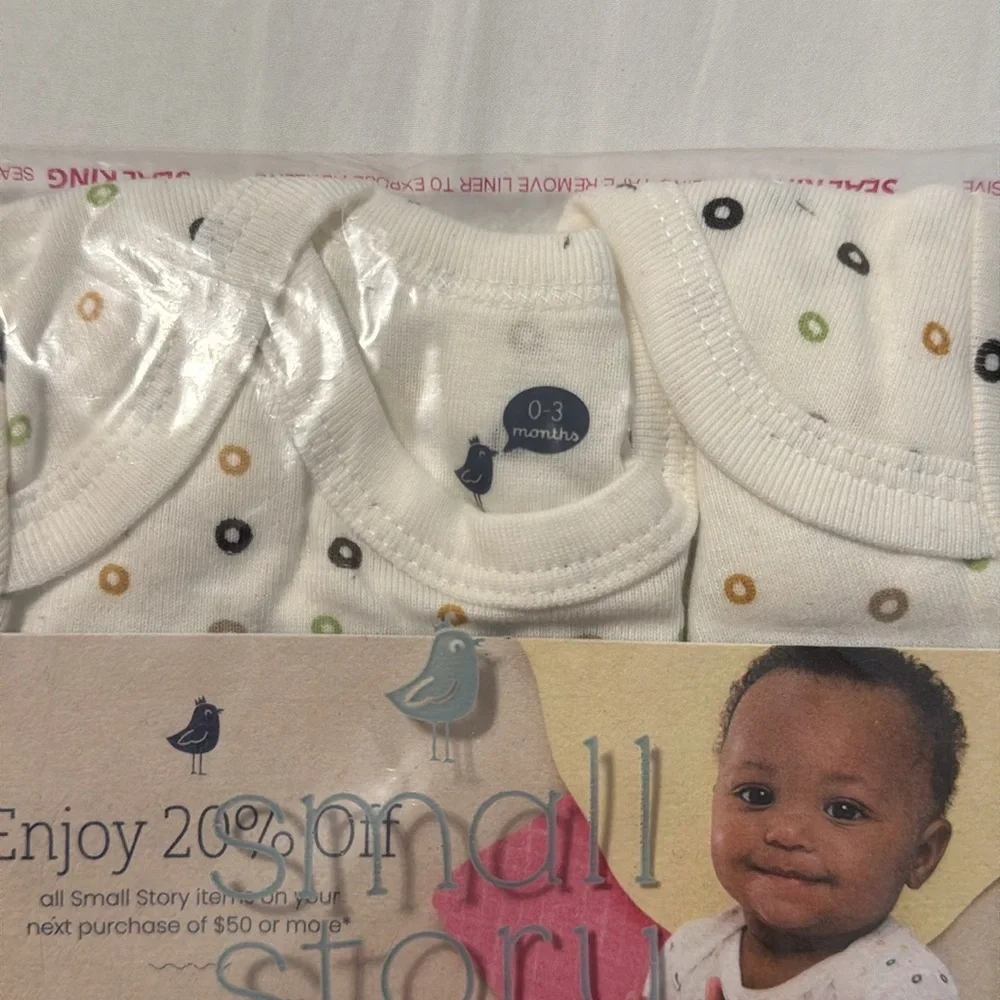 3/$15 🌸 Small Story 0-3m Baby Onesie Bodysuit Dot Circle Print Organic Cotton